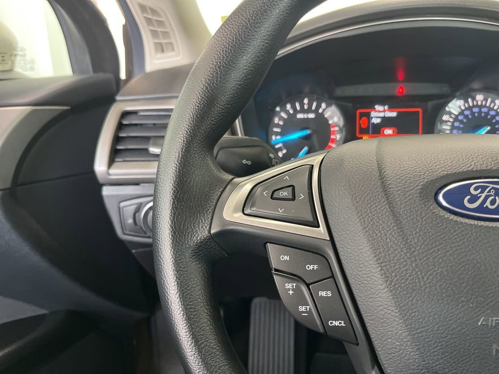 Used 2017 Ford Fusion SE image 6
