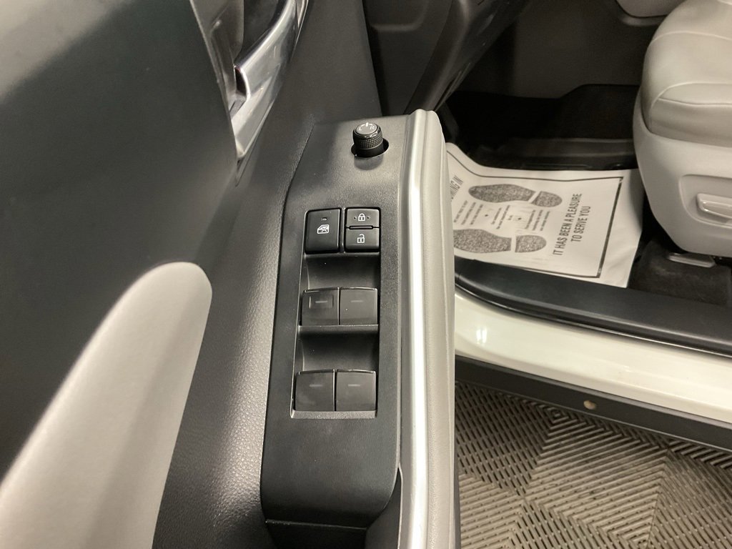 Used 2021 Toyota Highlander XLE image 14