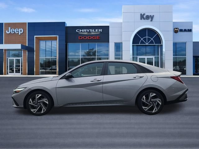 Used 2025 Hyundai Elantra Sport w/ Cargo Package FWD image 5