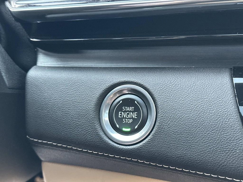 Used 2022 Cadillac Escalade Premium Luxury image 14