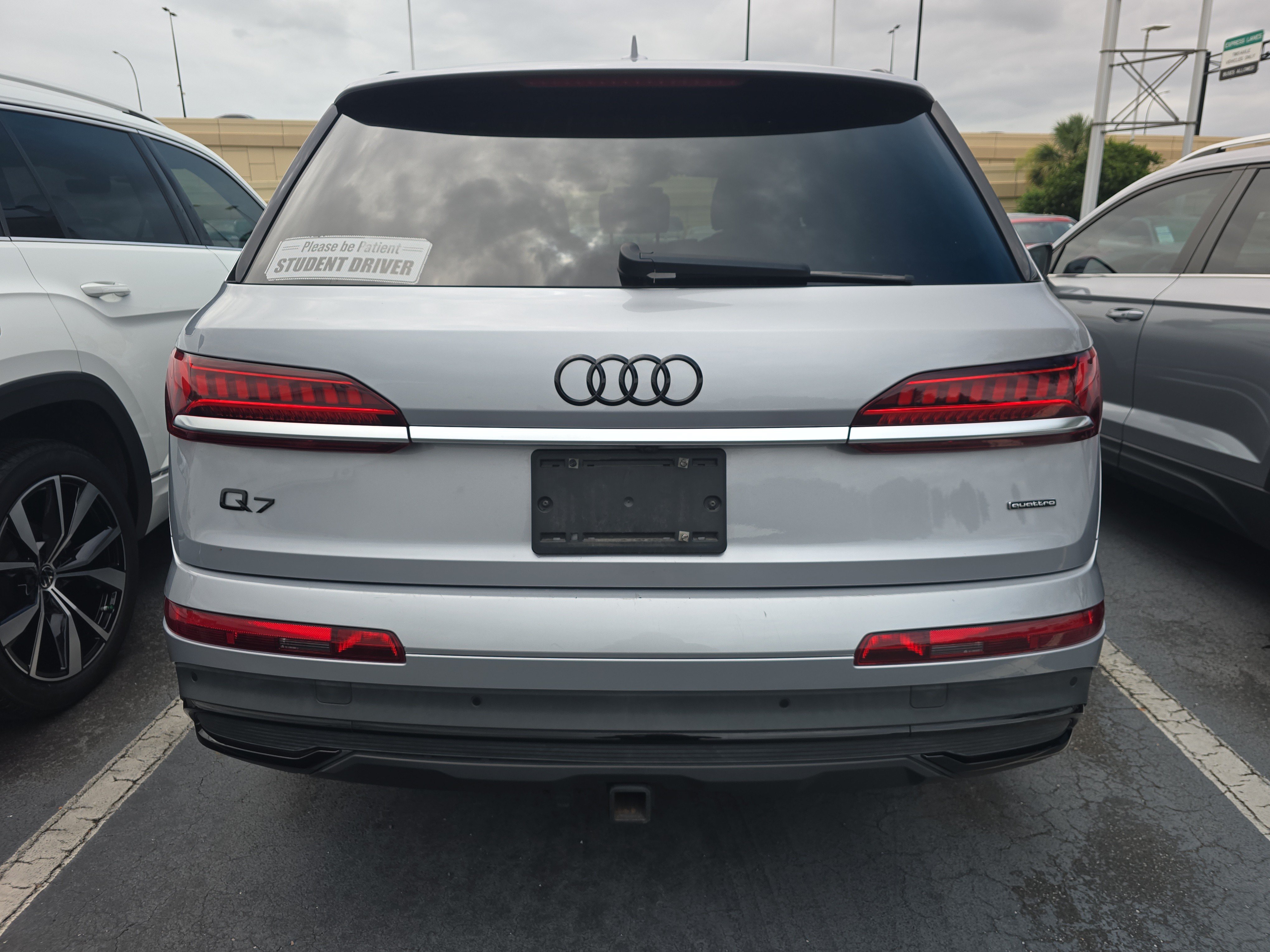 Used 2022 Audi Q8 Premium AWD/4WD image 4