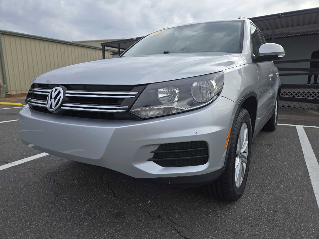 Used 2018 Volkswagen Tiguan Limited w/ Premium Package image 2