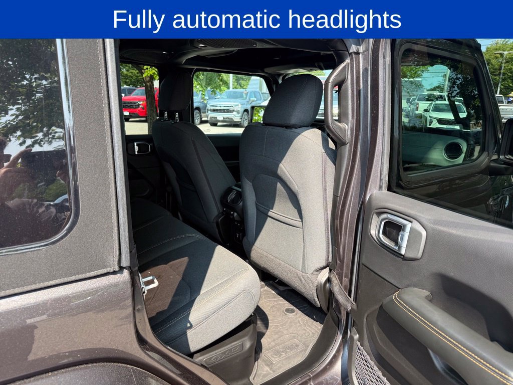 Used 2024 Jeep Wrangler Unlimited Sahara AWD/4WD image 13