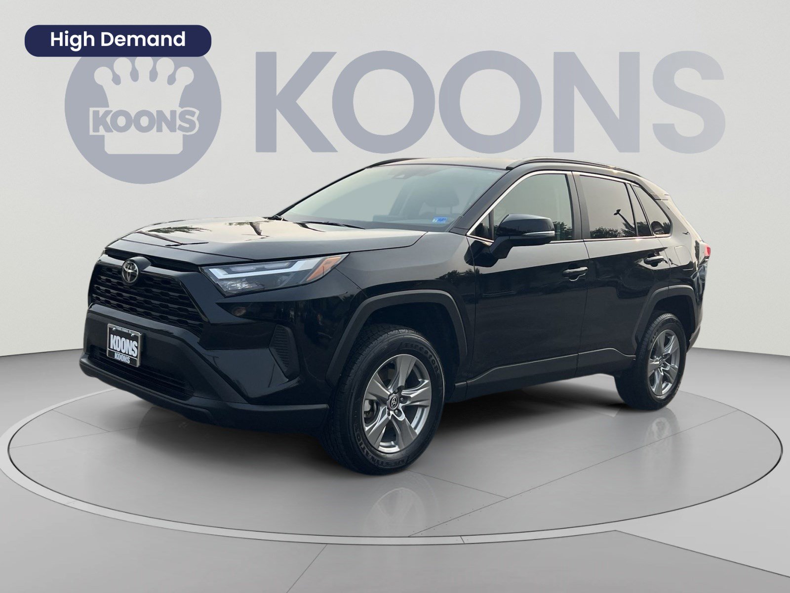 Used 2025 Toyota RAV4 XLE AWD/4WD image 1