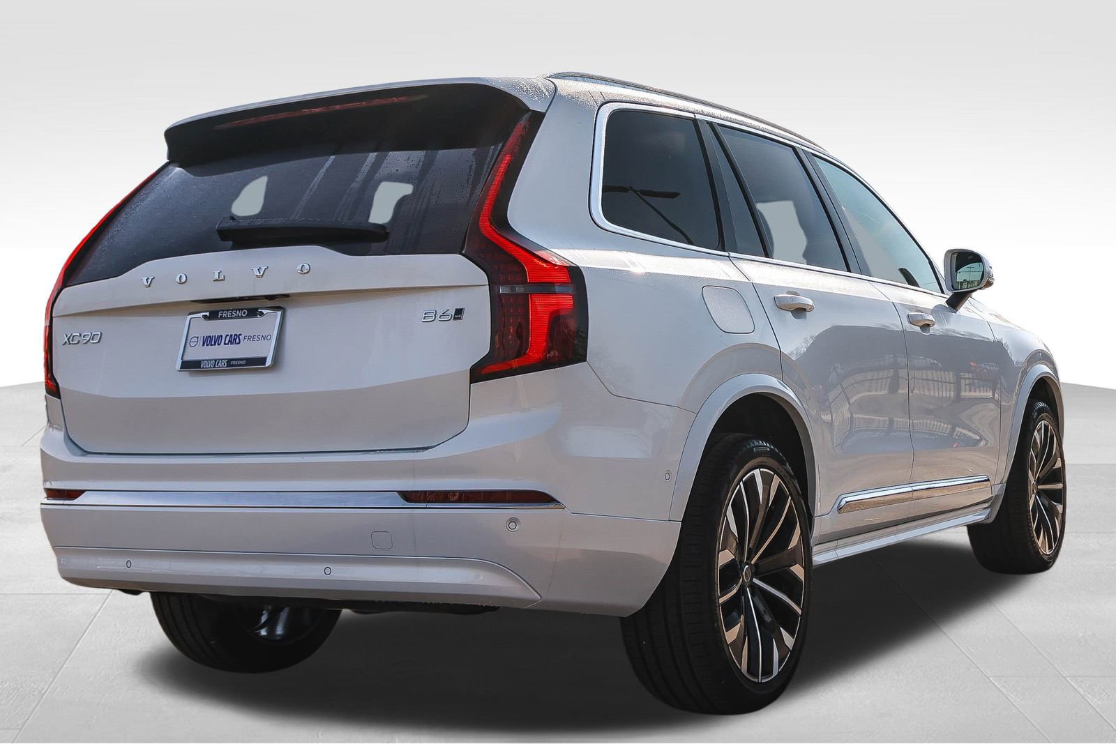 New 2026 Volvo XC90 B6 Ultra w/ Protection Package image 5