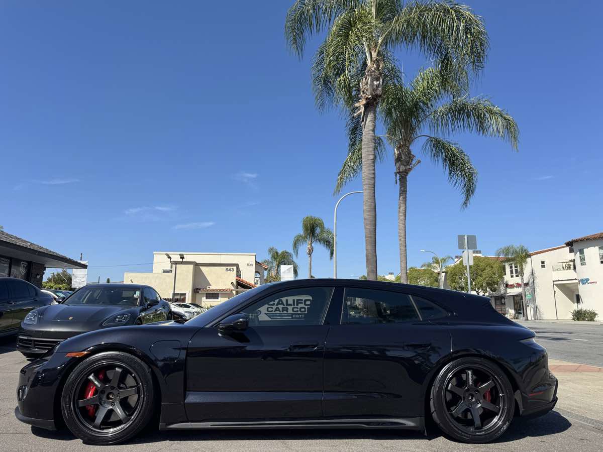 Used 2023 Porsche Taycan GTS AWD/4WD image 2