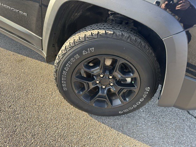 Used 2022 Jeep Cherokee Trailhawk w/ Comfort/Convenience Group image 37