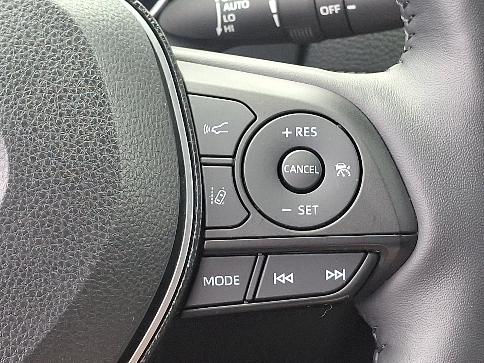 Used 2020 Toyota RAV4 Limited AWD/4WD image 24