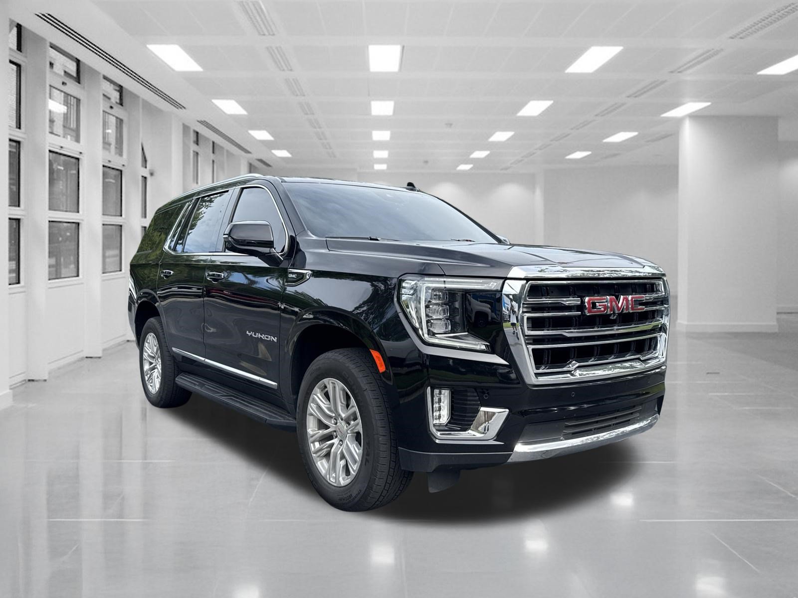 Certified 2024 GMC Yukon SLT w/ SLT Premium Package AWD/4WD image 3