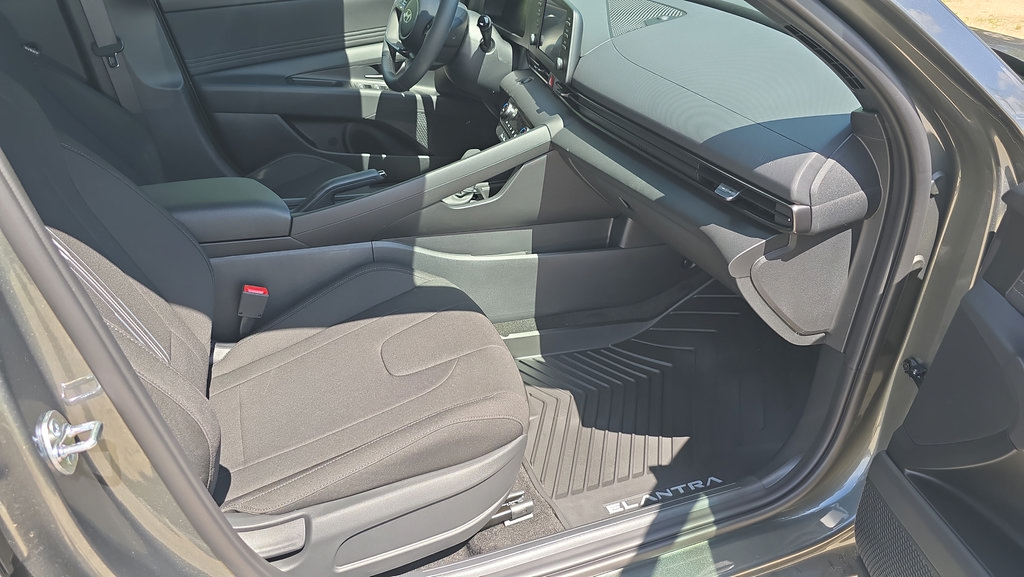 New 2026 Hyundai Elantra Sport FWD image 12
