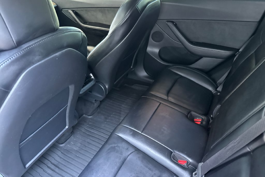 Used 2022 Tesla Model Y Performance AWD/4WD image 15