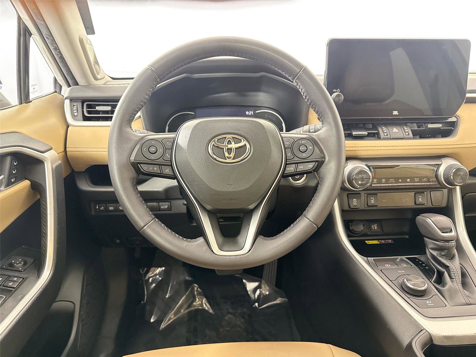 Certified 2023 Toyota RAV4 XLE Premium image 33