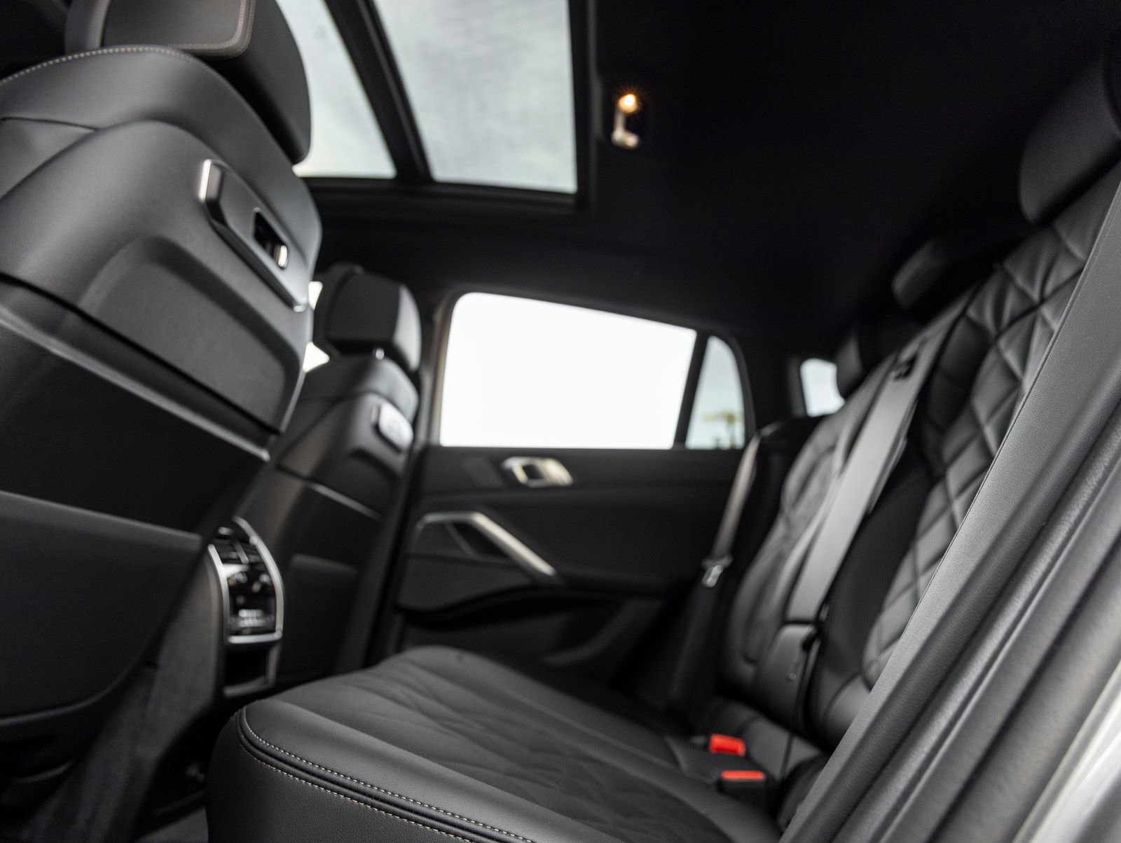 Used 2026 BMW X6 M60i image 39