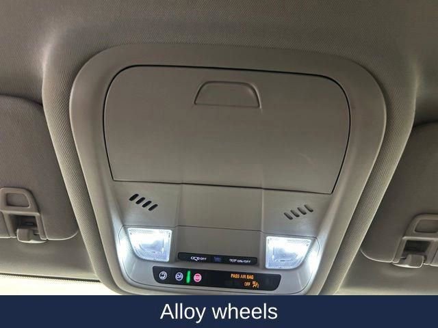 Used 2024 GMC Terrain SLE image 32