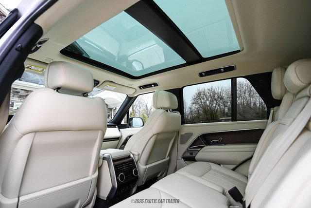Used 2025 Land Rover Range Rover SE image 38