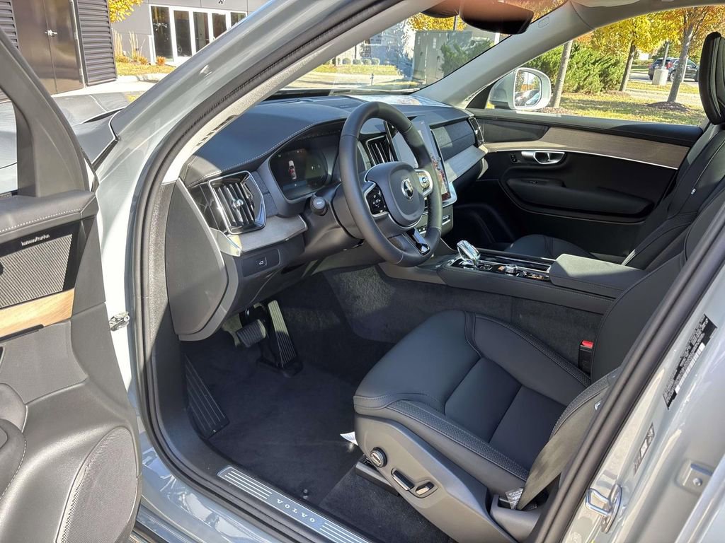 New 2026 Volvo XC90 B6 Plus w/ Protection Package Premier image 24
