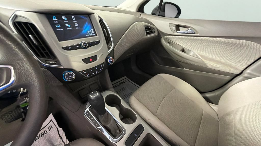 Used 2017 Chevrolet Cruze LS FWD image 19