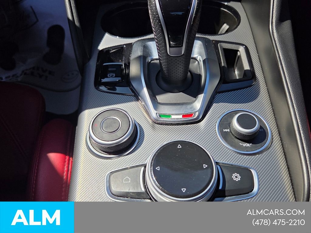 Used 2024 Alfa Romeo Giulia Ti w/ Performance Driving Package AWD/4WD image 22