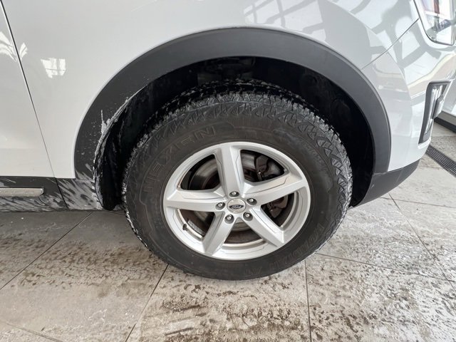 Used 2017 Ford Explorer XLT image 9