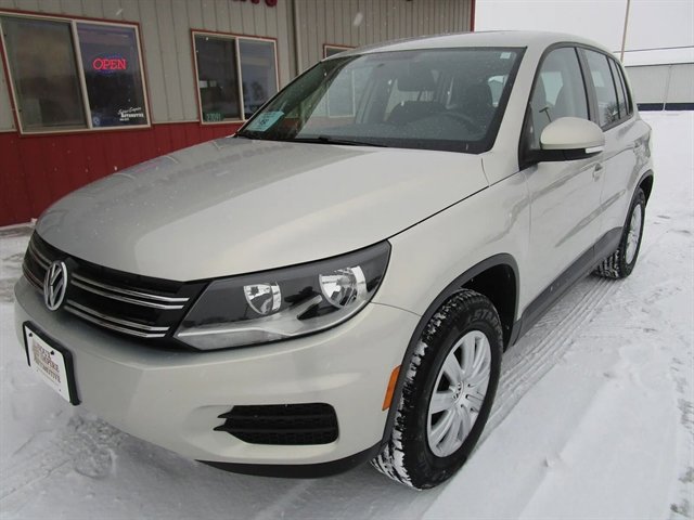 Used 2013 Volkswagen Tiguan S image 3