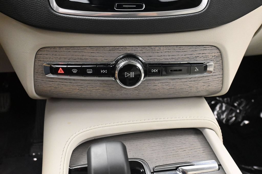Used 2024 Volvo XC90 T8 Plus AWD/4WD image 40