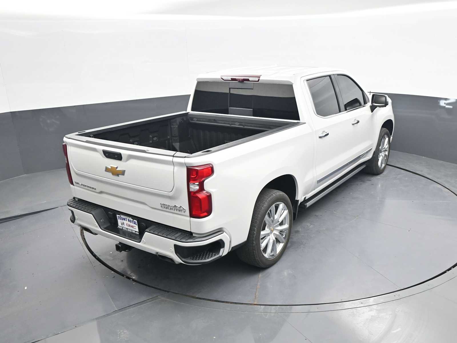 Used 2024 Chevrolet Silverado 1500 High Country w/ High Country Premium Package AWD/4WD image 36