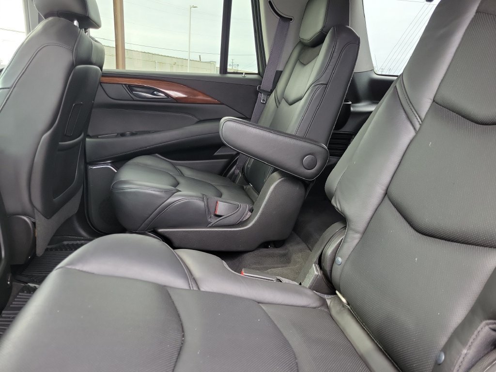 Used 2017 Cadillac Escalade Luxury AWD/4WD image 11