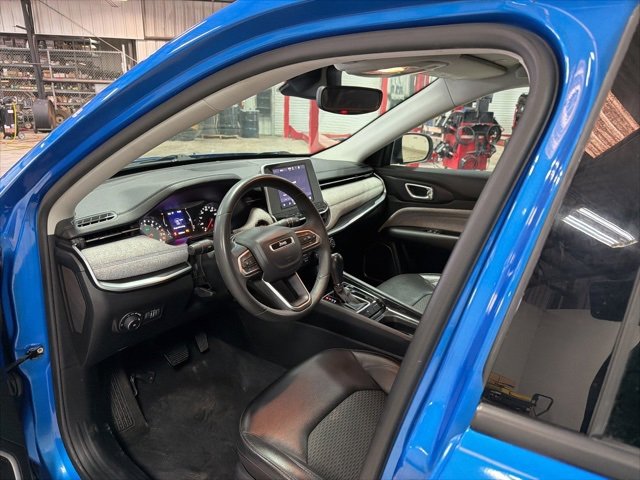 Used 2022 Jeep Compass Latitude image 10