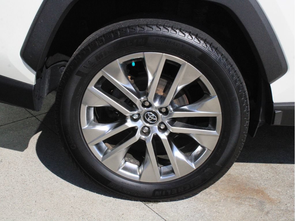 Used 2021 Toyota RAV4 XLE Premium AWD/4WD image 36