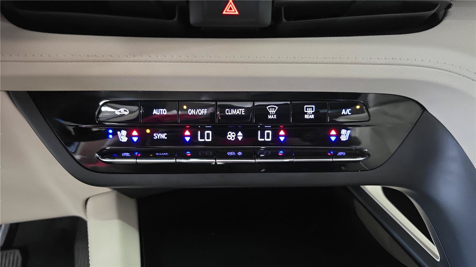 Used 2023 Buick Envision Avenir AWD/4WD image 23