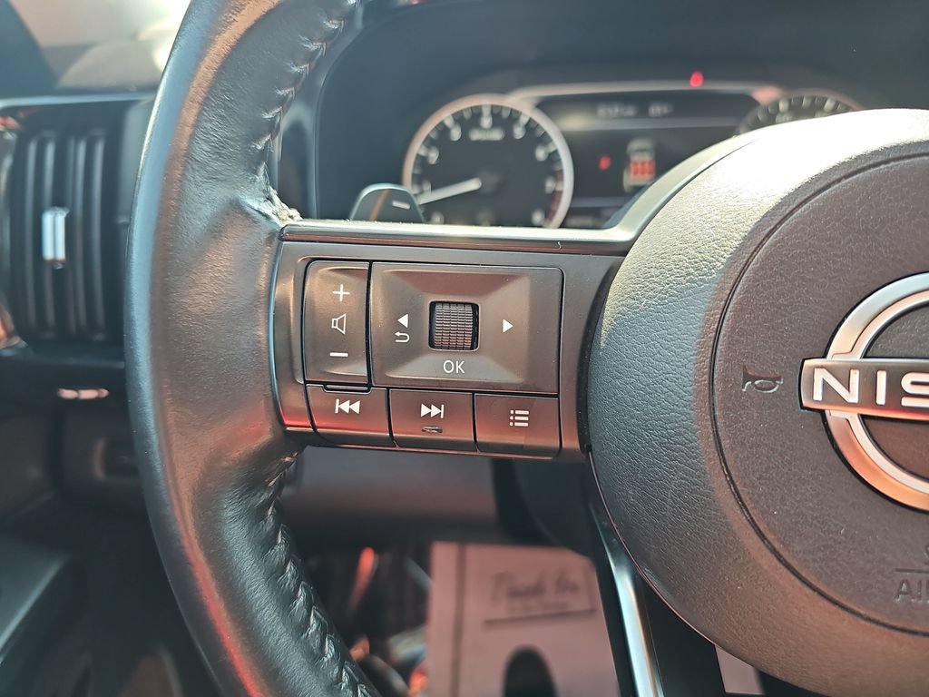 Used 2024 Nissan Pathfinder SV FWD image 17