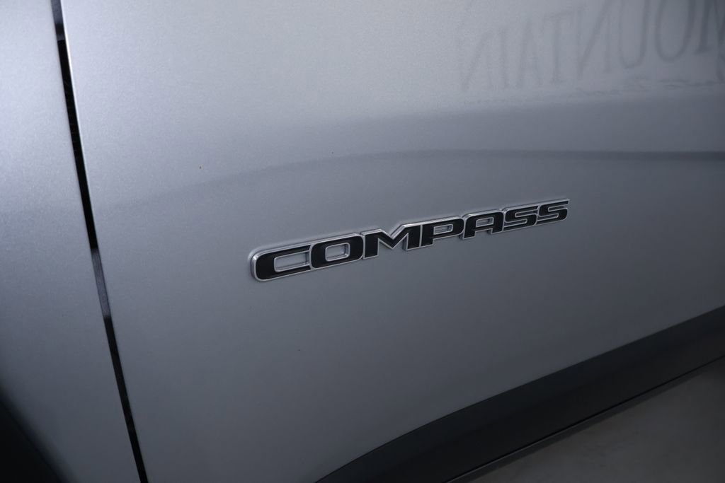 Used 2022 Jeep Compass Limited image 10