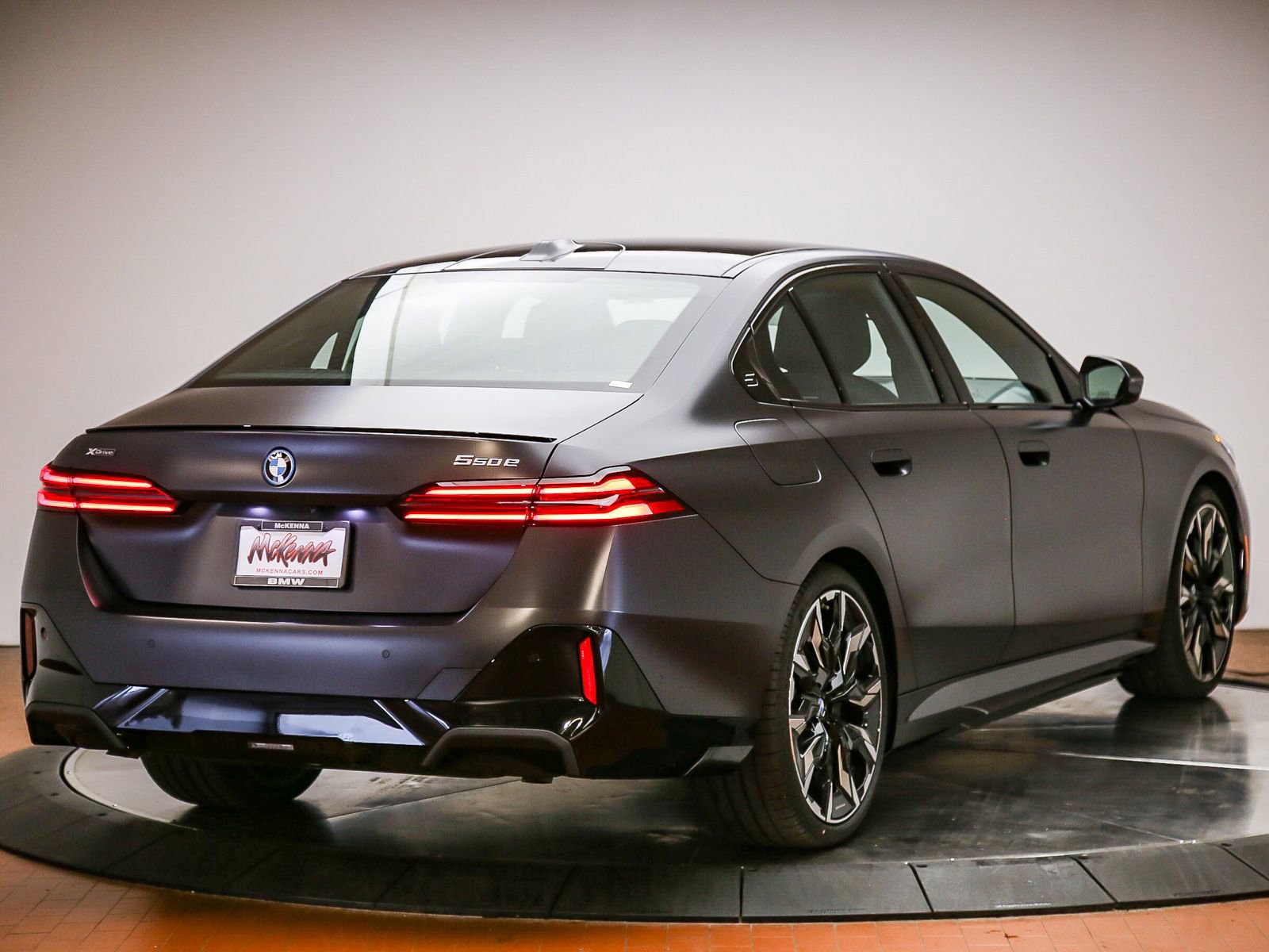 New 2027 BMW 550e xDrive AWD/4WD image 5