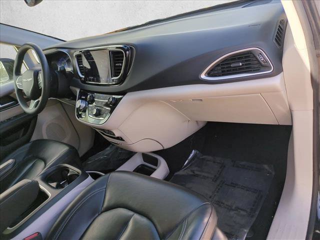 Used 2022 Chrysler Pacifica Touring-L FWD image 21