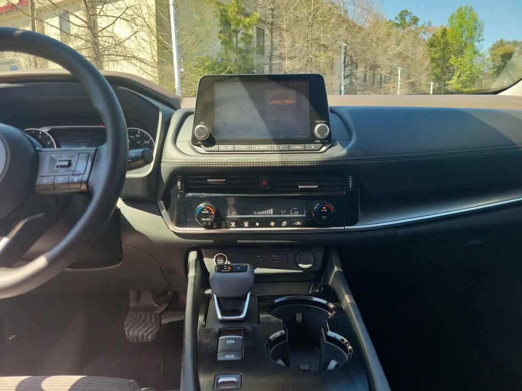 Used 2021 Nissan Rogue SV image 25