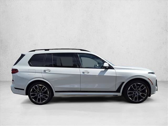 Used 2024 BMW X7 xDrive40i w/ M Sport Package AWD/4WD image 4