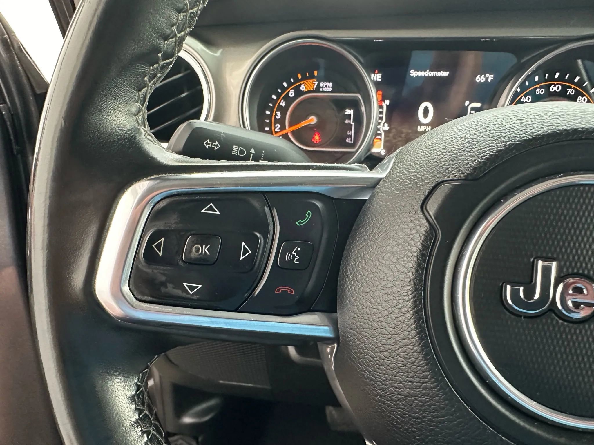 Used 2018 Jeep Wrangler Unlimited Sahara image 13