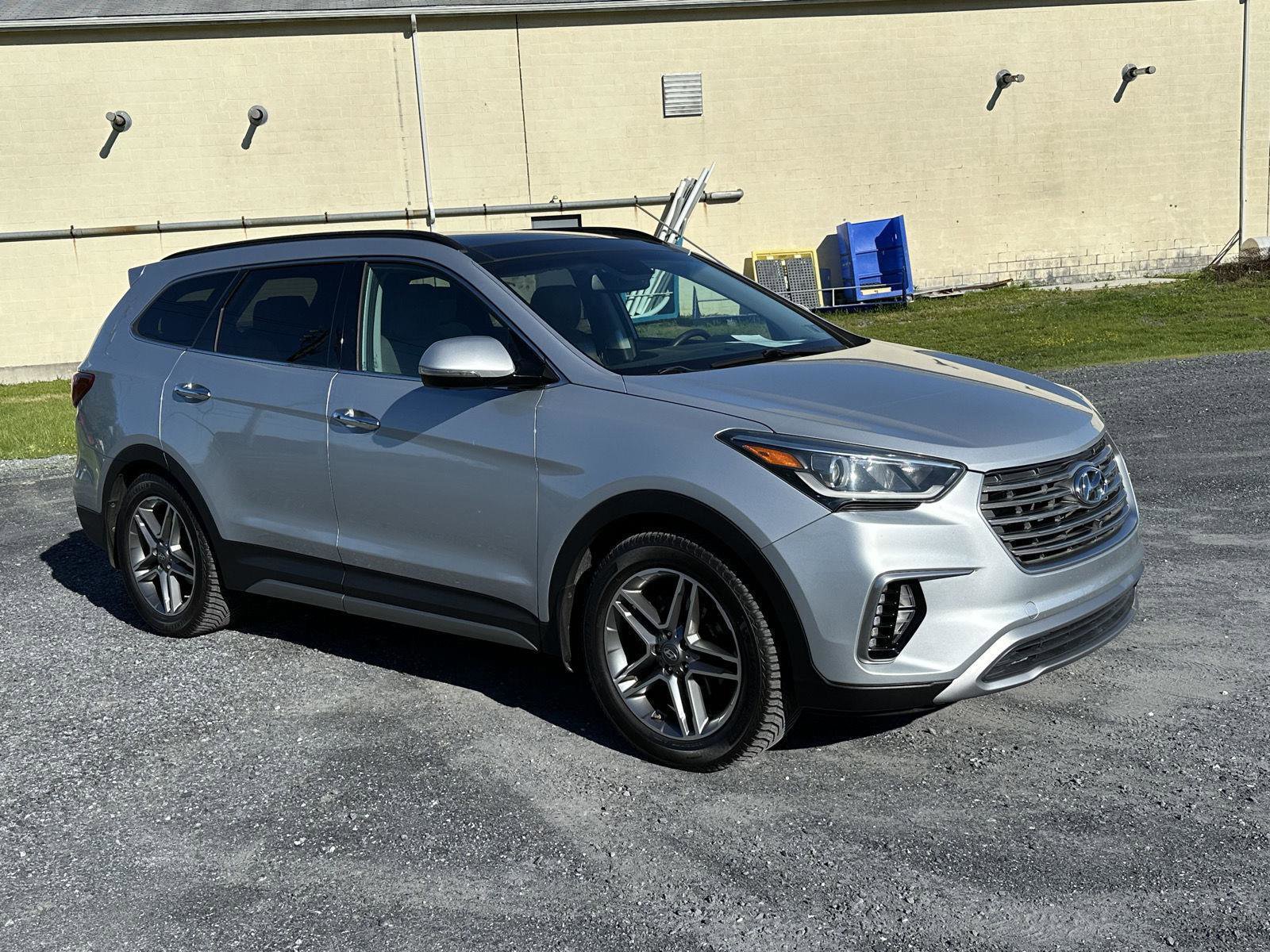 Used 2017 Hyundai Santa Fe Limited AWD/4WD image 2