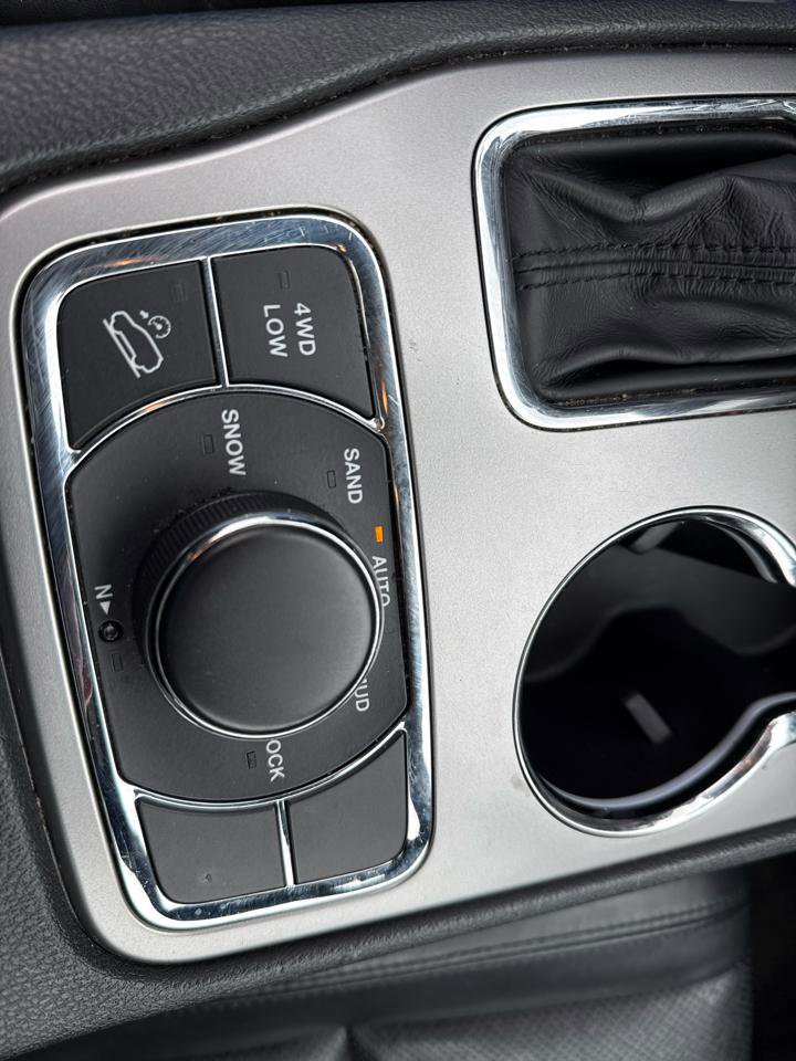 Used 2018 Jeep Grand Cherokee Limited w/ Luxury Group II image 18