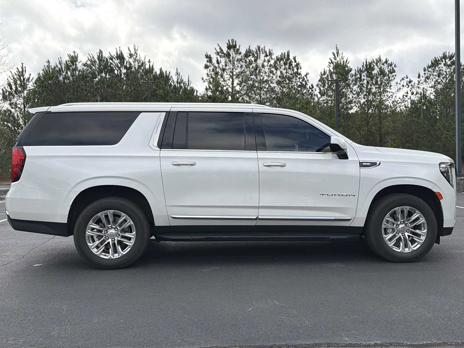 Used 2023 GMC Yukon XL SLT image 35