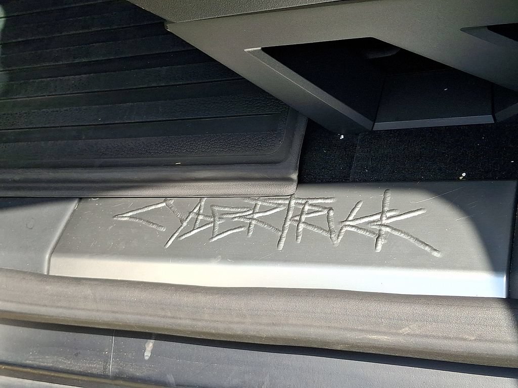 Used 2025 Tesla Cybertruck AWD Crew Cab image 30