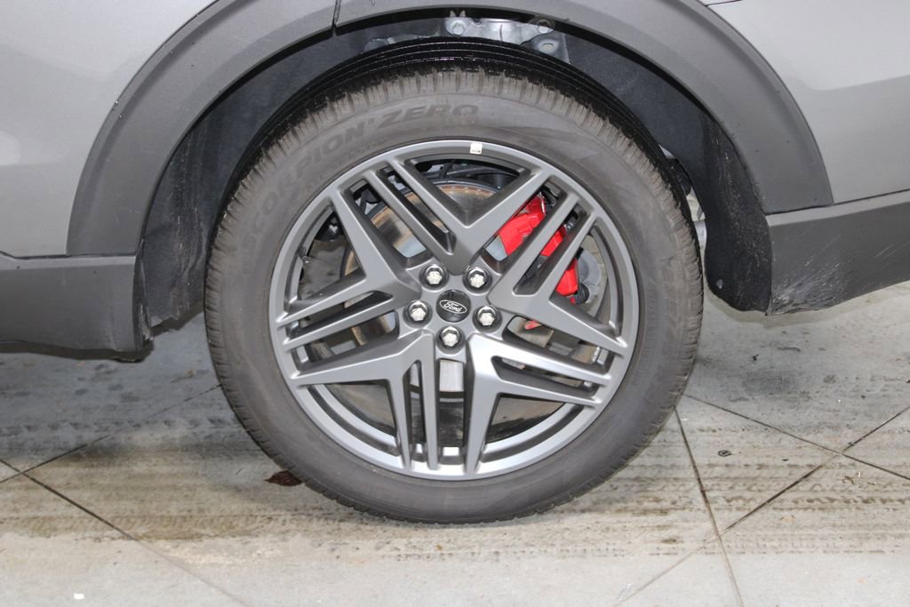 Used 2025 Ford Explorer ST-Line w/ ST-Line Street Pack image 19