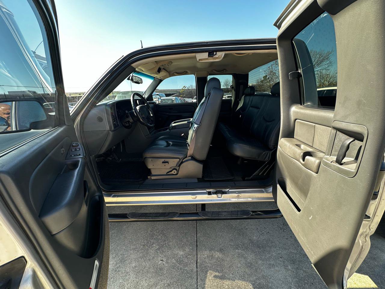 Used 2004 GMC Sierra 1500 SLE w/ Safe And Sound Package RWD image 16