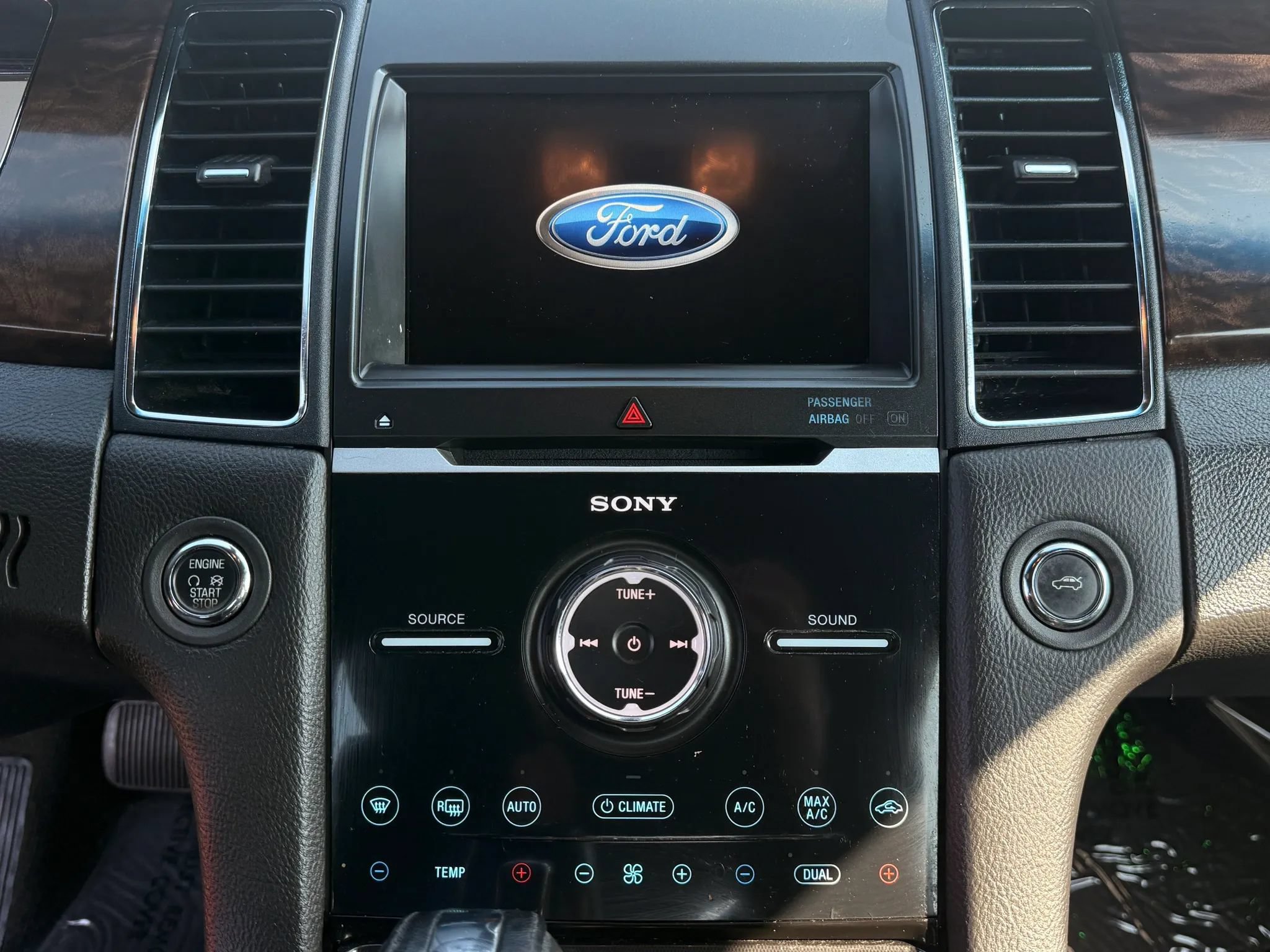 Used 2018 Ford Taurus Limited w/ Driver Assist Package AWD/4WD image 26