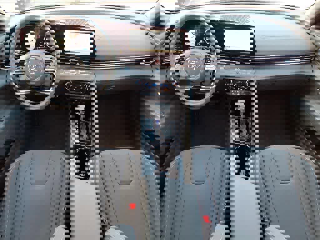 Used 2023 Hyundai Elantra SEL w/ Convenience Package image 10