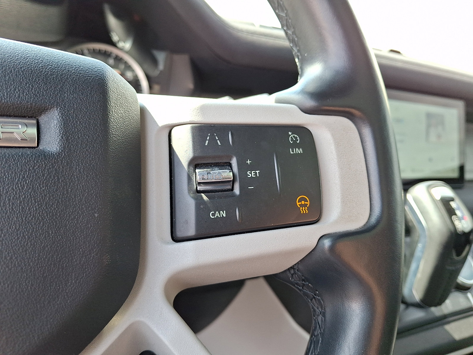 Used 2023 Land Rover Defender 110 X-Dynamic SE image 22