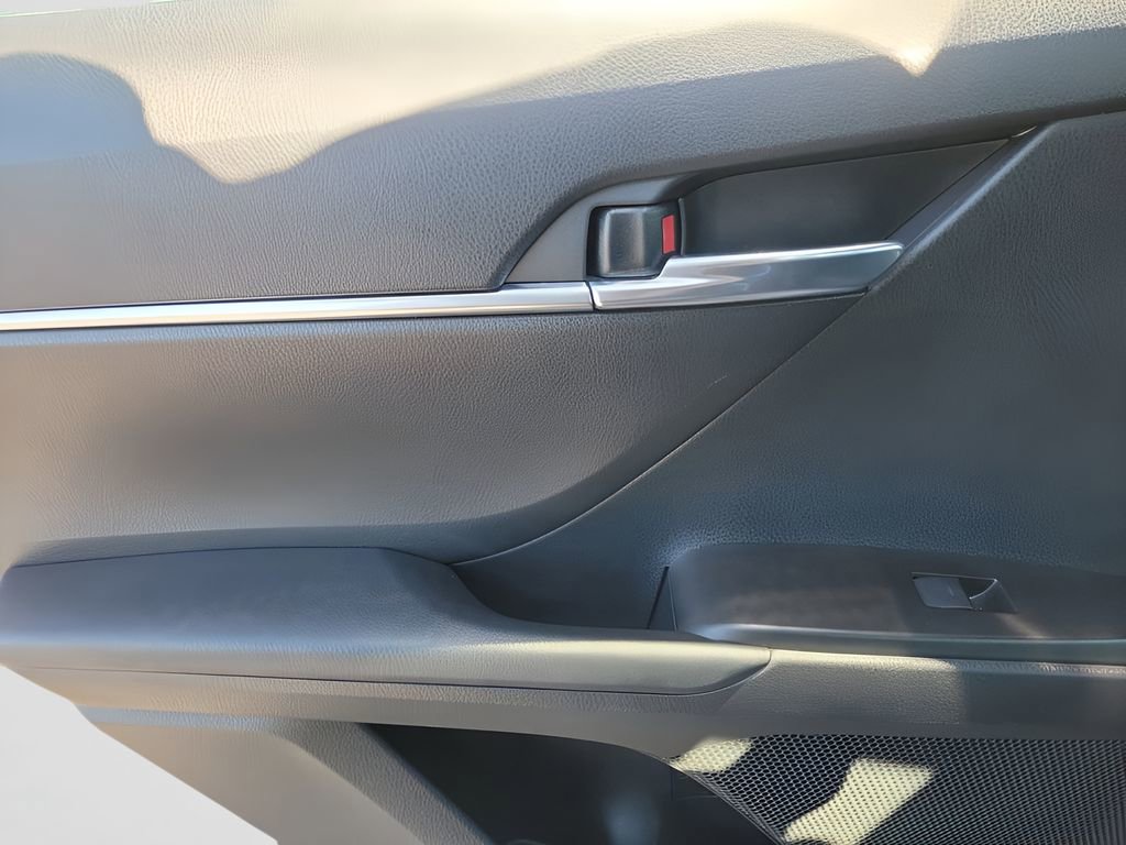 Used 2024 Toyota Camry SE image 8