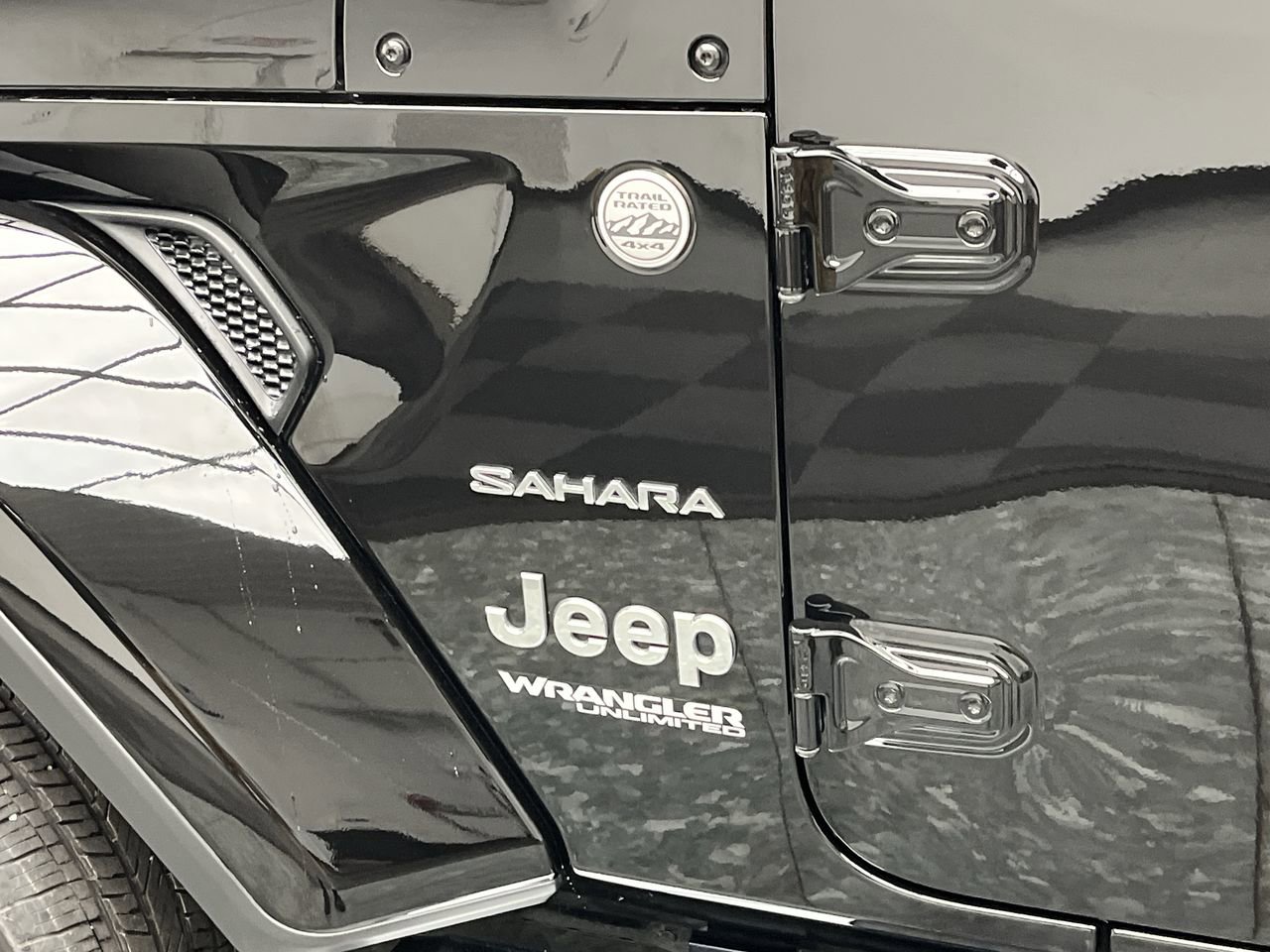 Used 2022 Jeep Wrangler Unlimited Sahara w/ Cold Weather Group AWD/4WD image 31