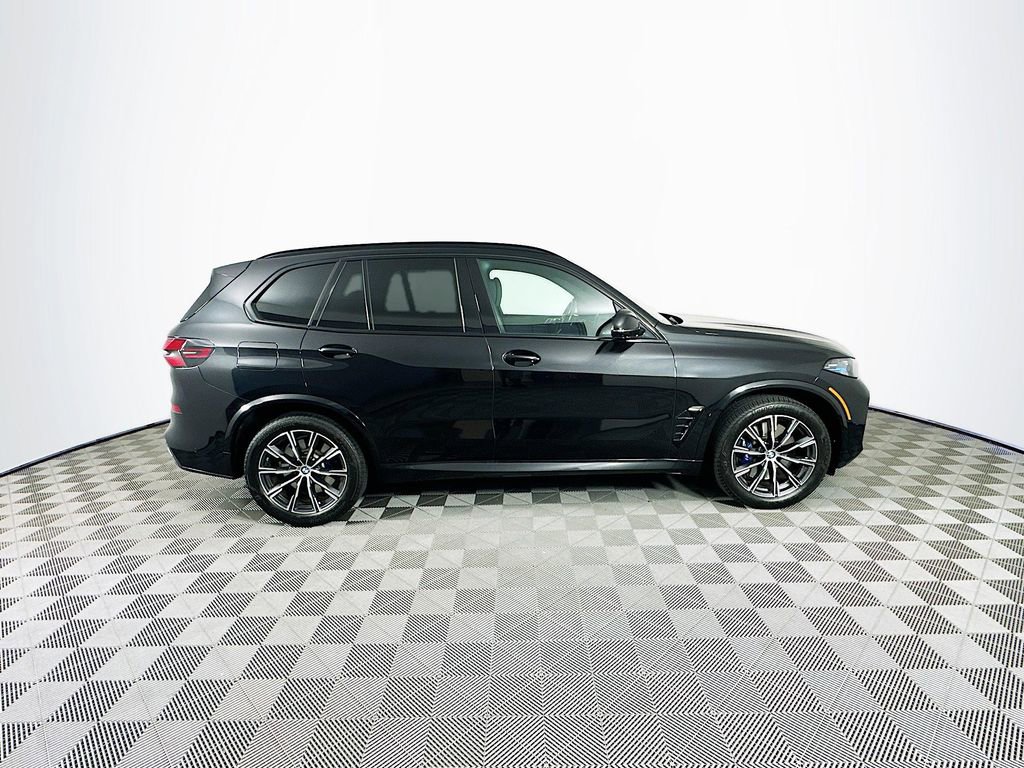 Used 2025 BMW X5 M60i image 10