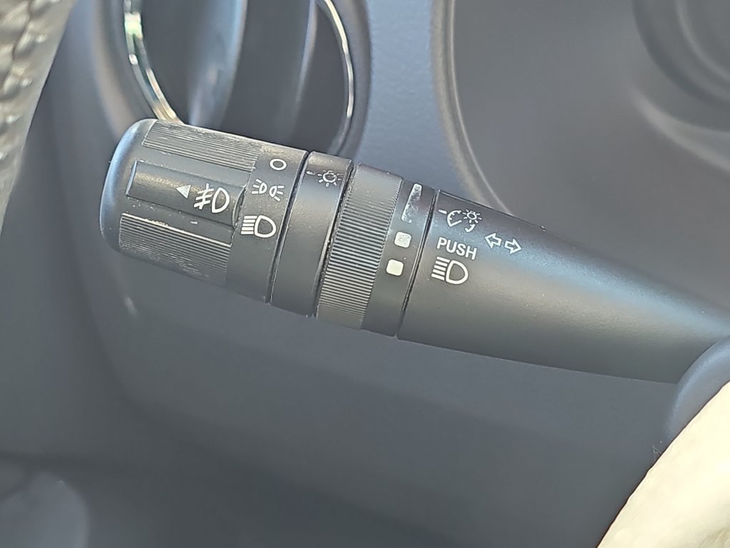 Used 2012 Jeep Compass Latitude FWD image 33